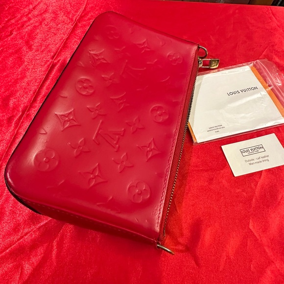 WOW POSHMARK - Authentic Louis Vuitton Red Crossbody FOR Concerts & Festivals - Picture 10 of 16